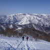 残雪の平標山冬コース