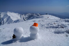 雪の絶景に微笑みながら