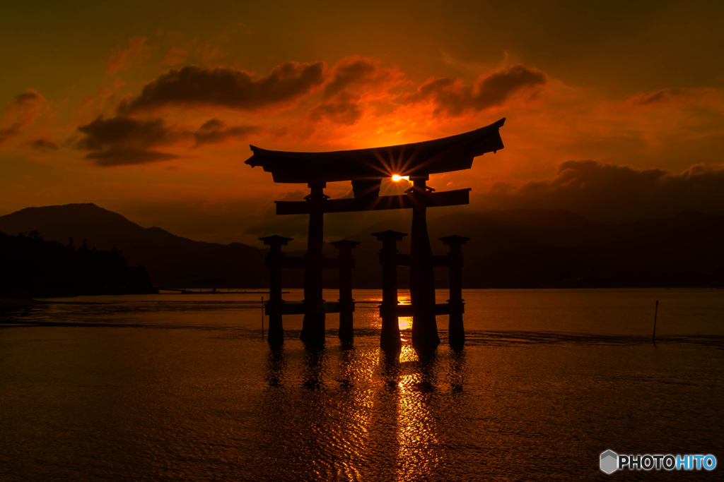 安芸の宮島夕暮れ