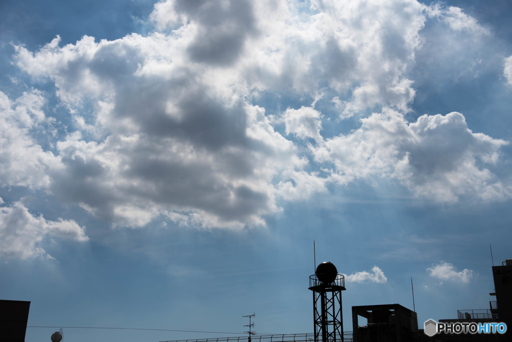 部屋からの夏雲