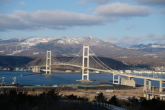 冬晴れの白鳥大橋