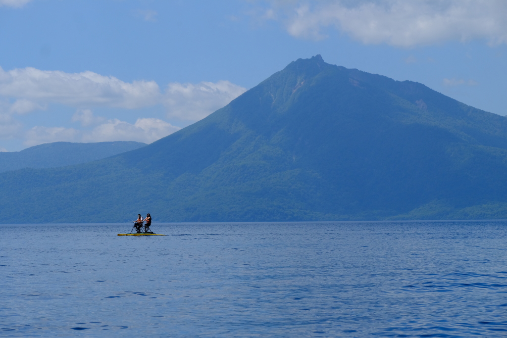 悠々と湖面散歩