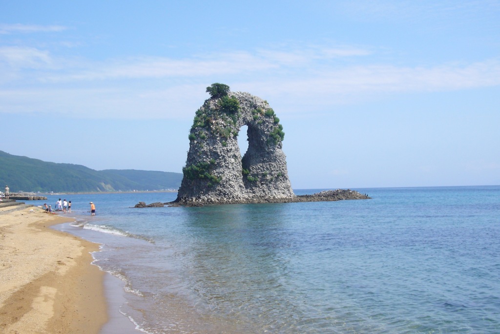 奥尻島の鍋釣岩