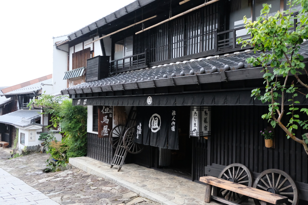 馬籠宿の但馬屋