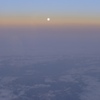 夕日に染まる満月