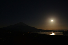 月と富士山