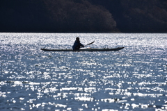 輝く水面にて