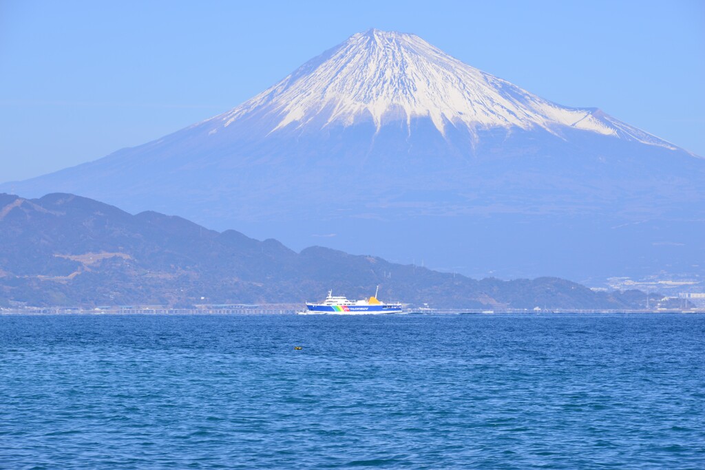 フェリーと富士山