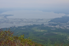猪苗代湖と水田
