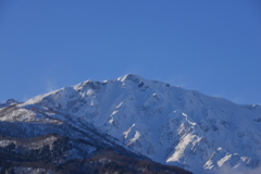 雪煙を上げる白馬岳