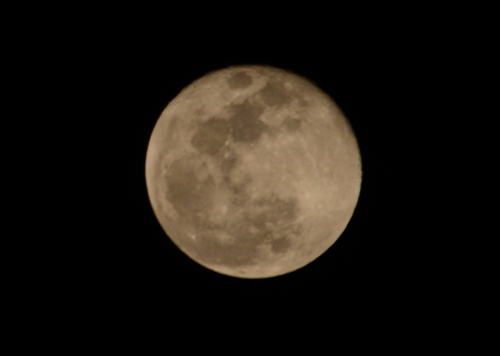 皆既月食から1日後の月