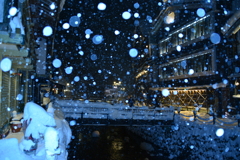 雪夜の温泉街