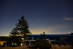 山小屋とオリオン座