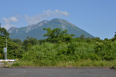駐車場から見た大山