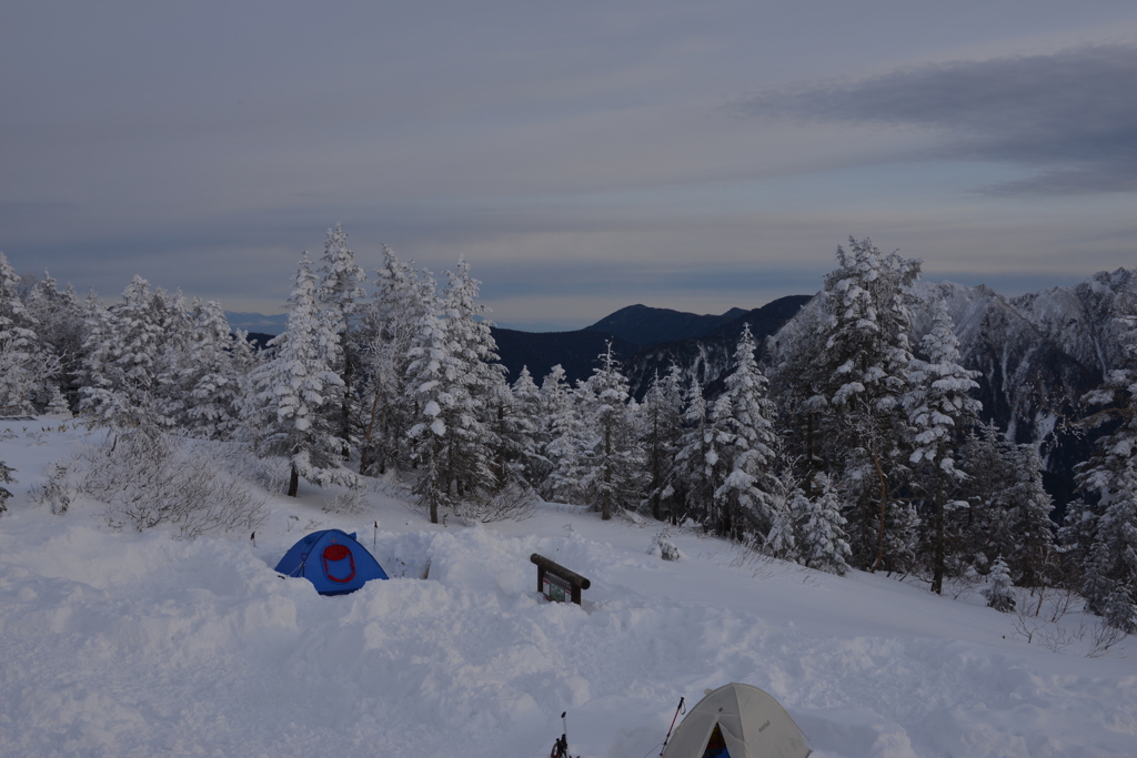 雪のテント場