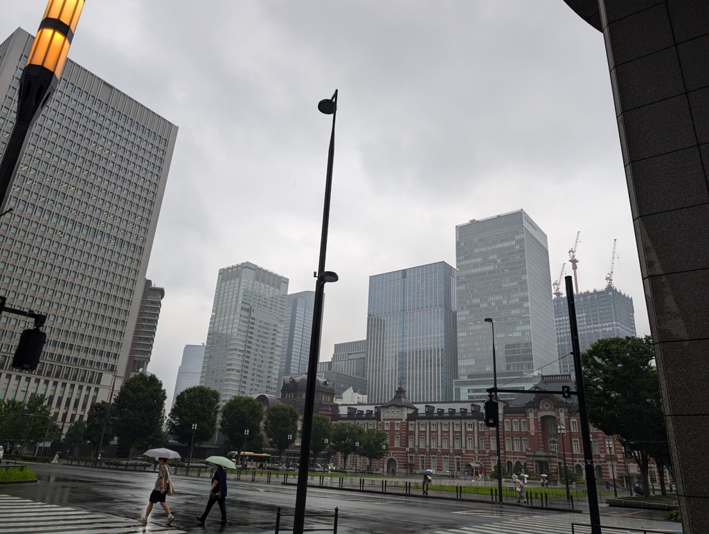 雨の丸の内