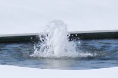 雪の中の噴水