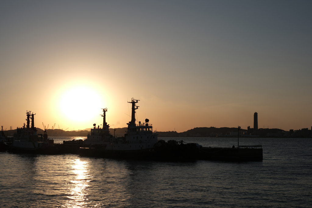 夕暮れ時の門司港