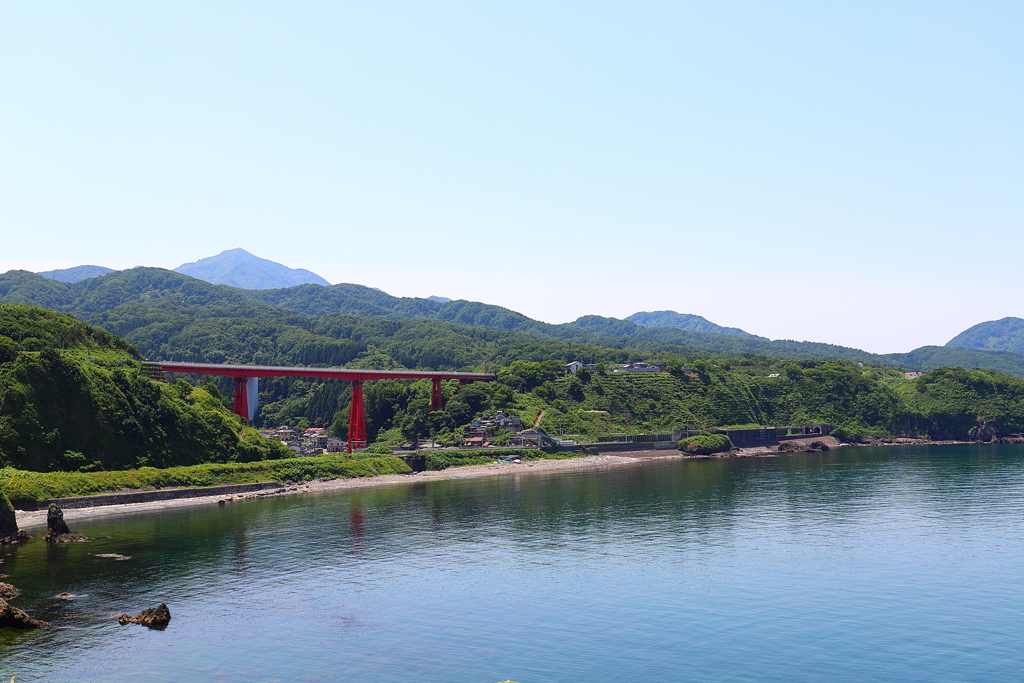 米山と米山大橋