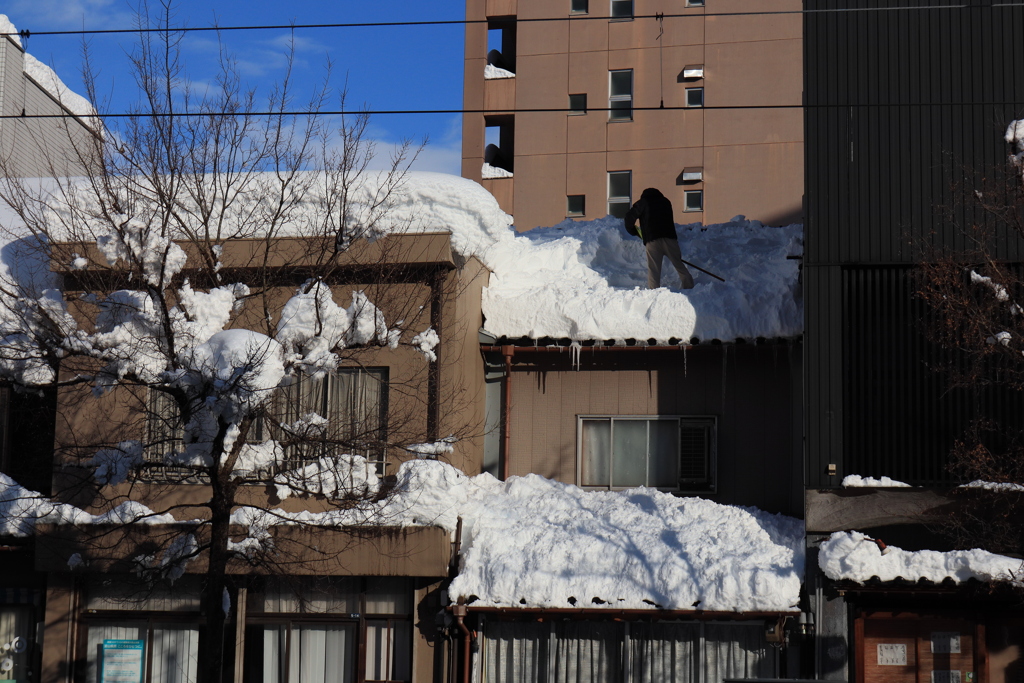 屋根雪おろし