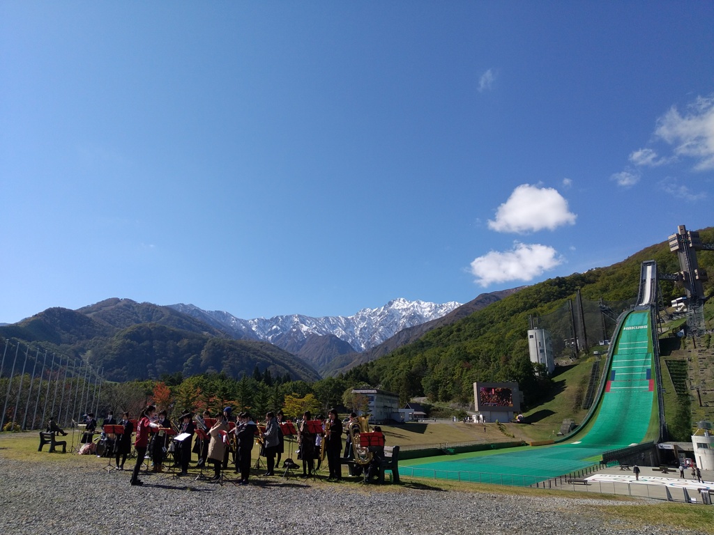 五龍岳とジャンプ台と吹奏楽と