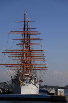 海王丸と立山