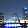 滝と建物