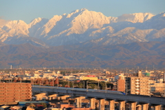 雪山と新幹線