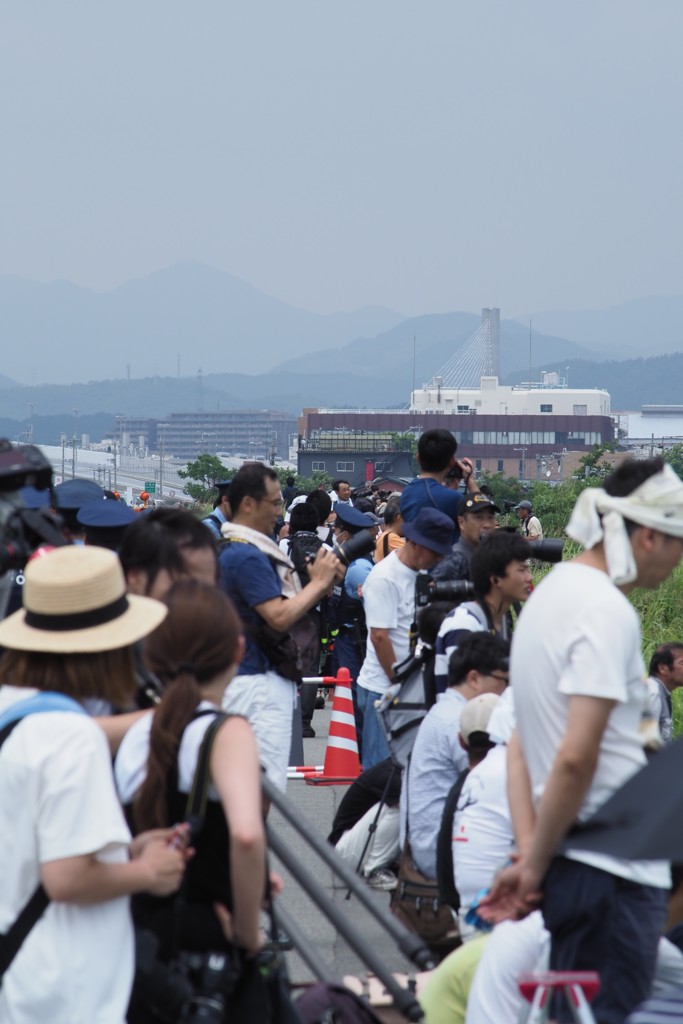 待つ人々