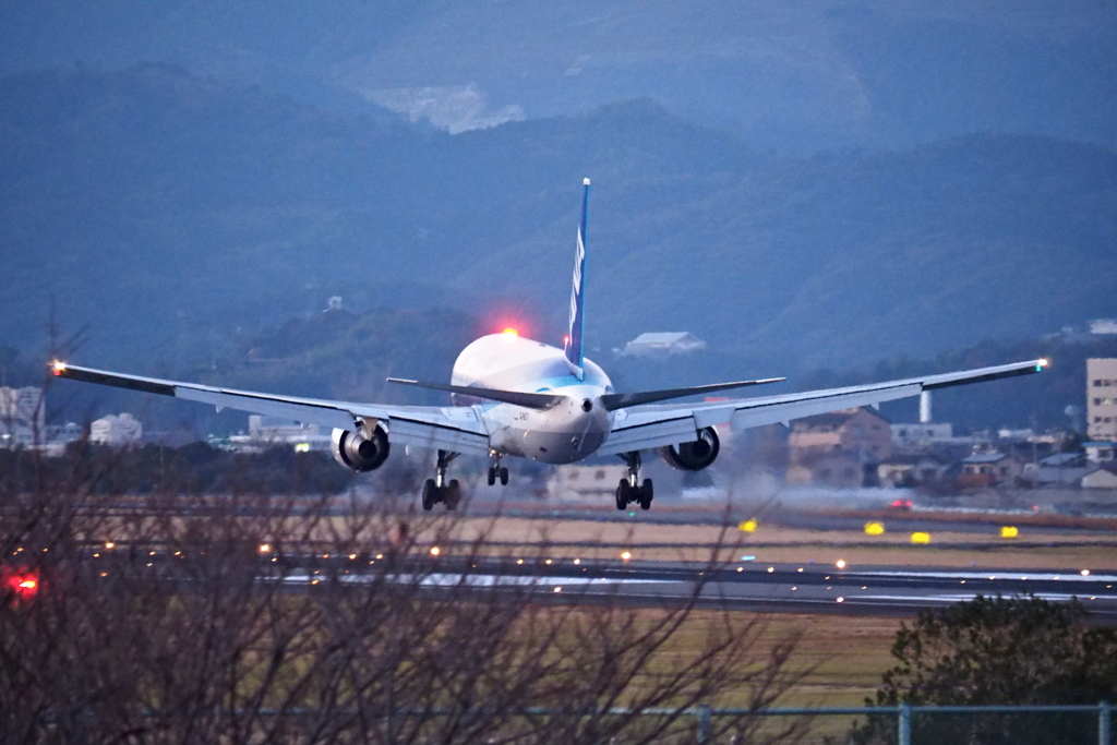 竜馬空港に降りるANA767