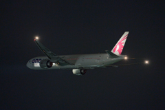 成田RWY34LQatar(one world)777-300ER