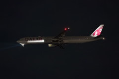 成田34R Qatar777−300ER