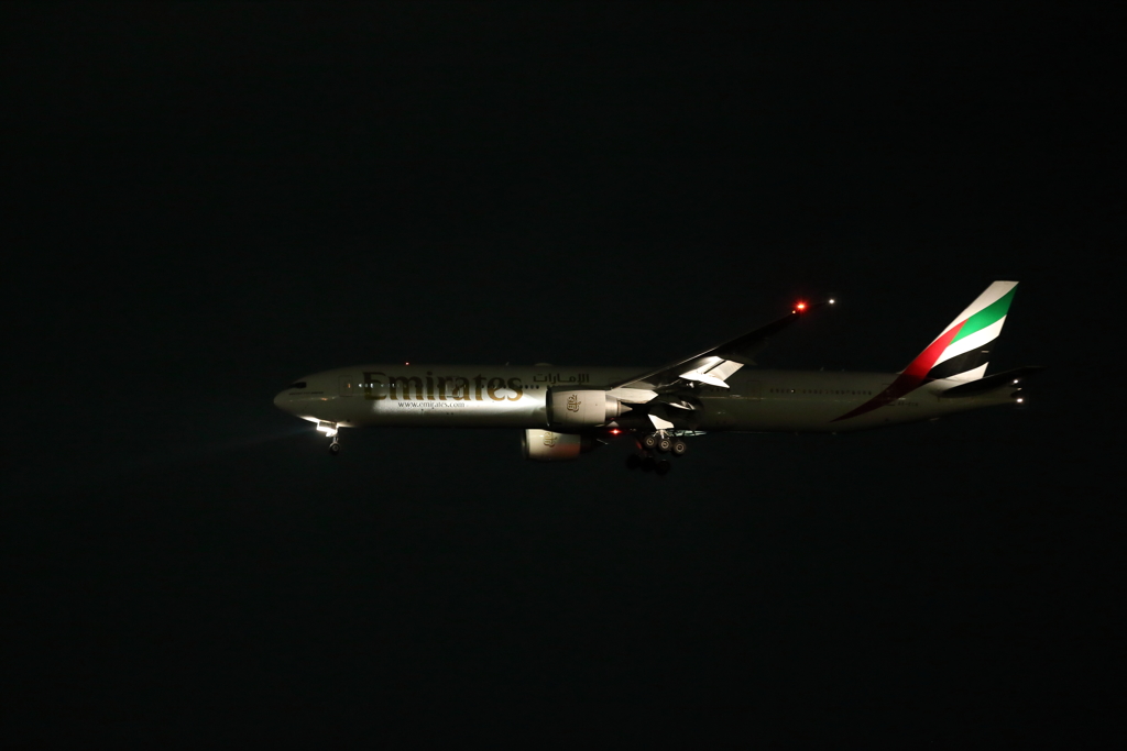 羽田RWY34LEmirates 777-300ER