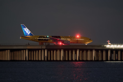 羽田Taxiing to RWY05 ANA777-200（C3PO）