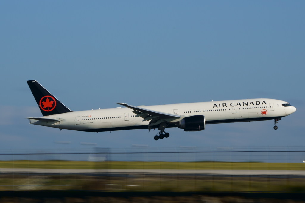 羽田RWY22 CANADA777−300ER