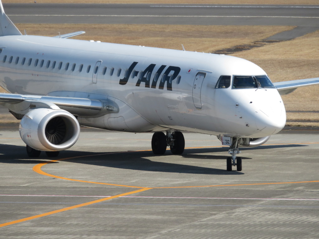 日本航空ERJ190