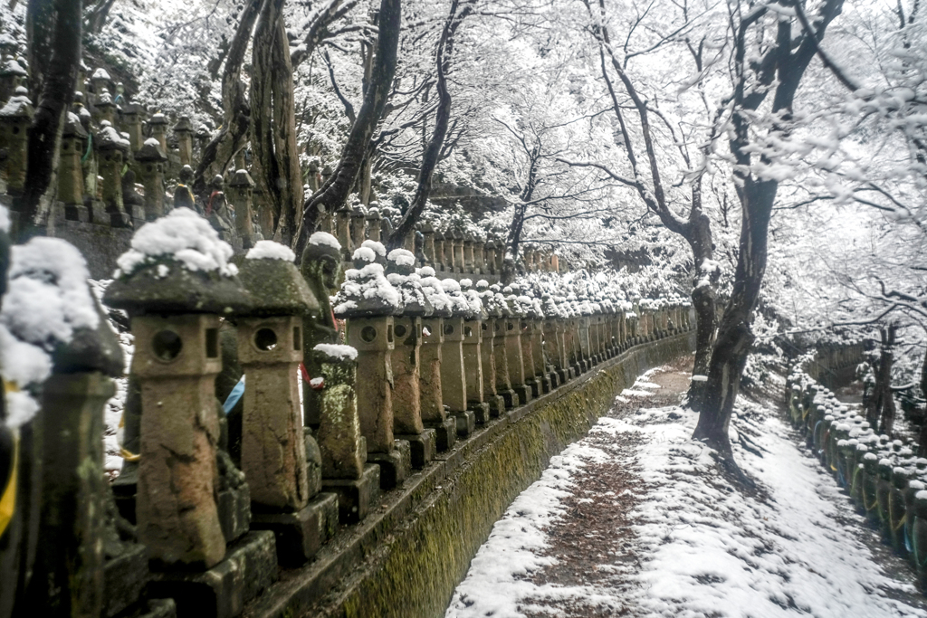 雪の中の五百羅漢 ②