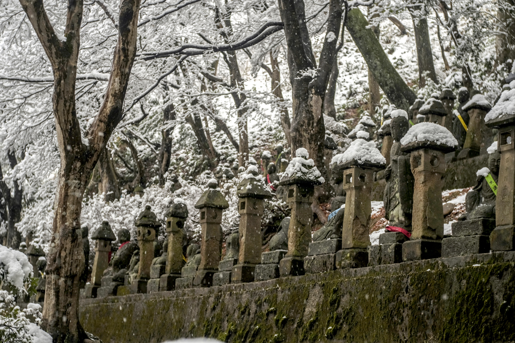 雪の中の五百羅漢 ①