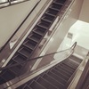 無人のエスカレーター
