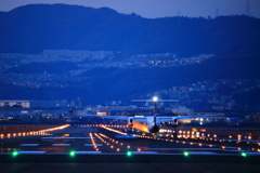 夕方の千里川 プロペラ機