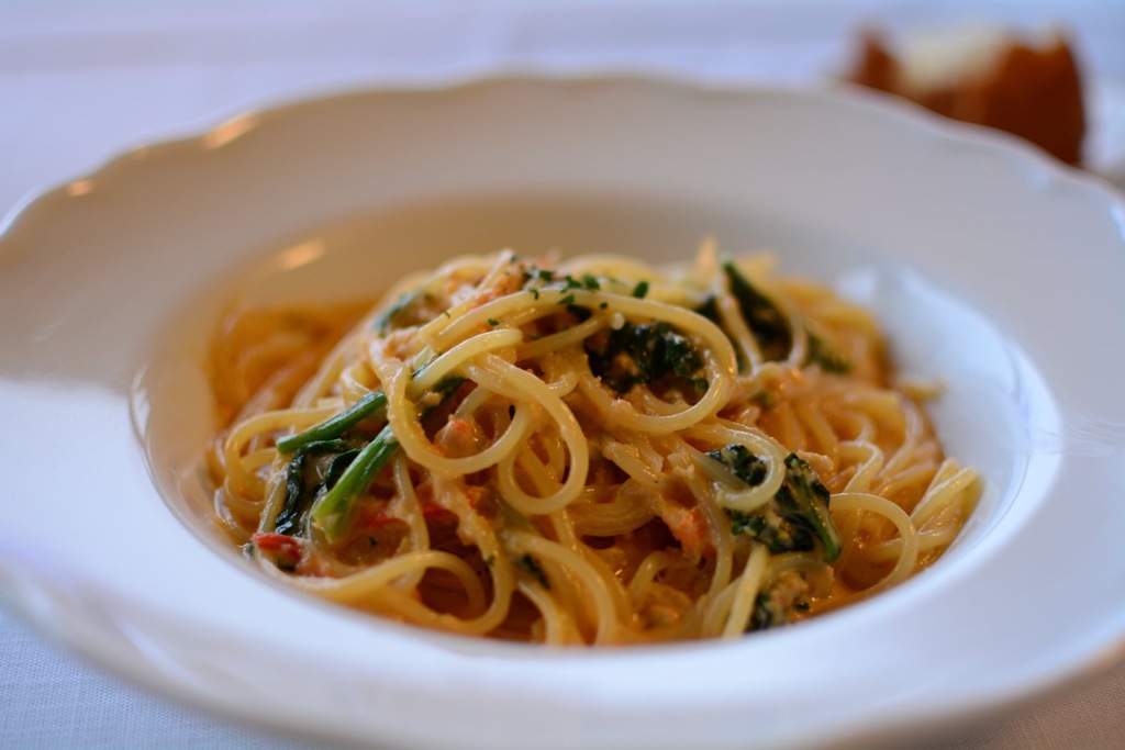 紅ズワイガニのトマトクリームソースパスタ