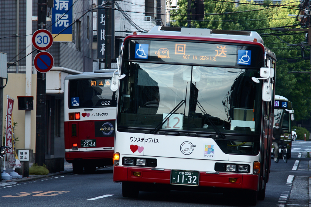 バスのある街並み