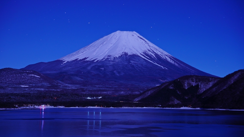 極寒の本栖湖