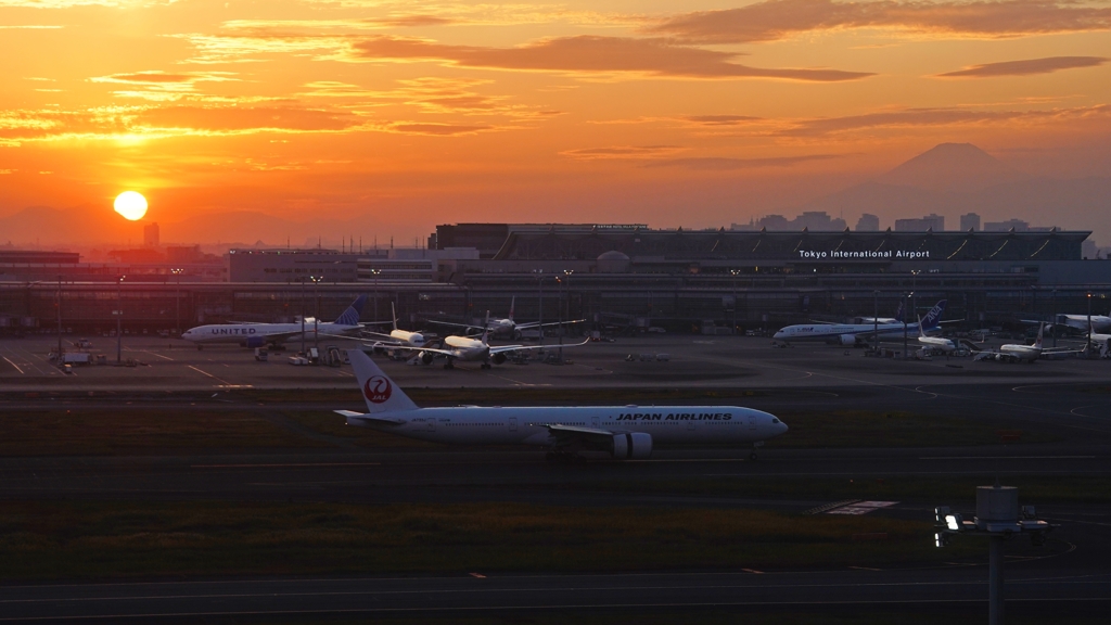 羽田空港日没間際