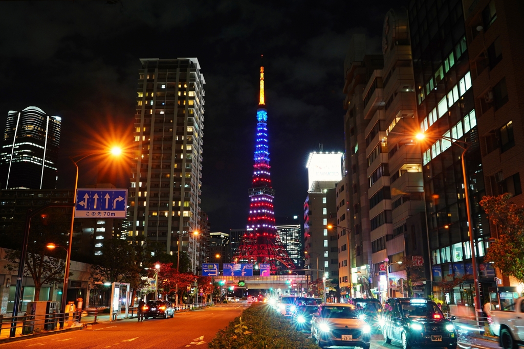 星条旗カラーの東京タワー