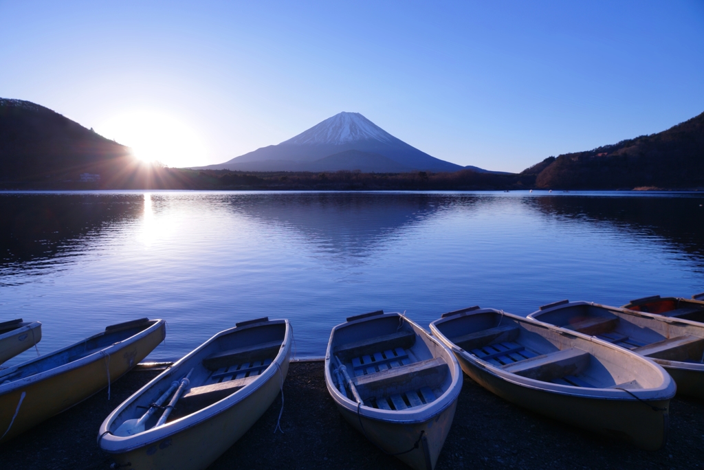 精進湖の夜明け ②