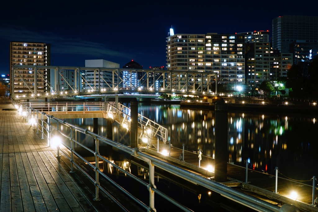 静かな都会の夜景