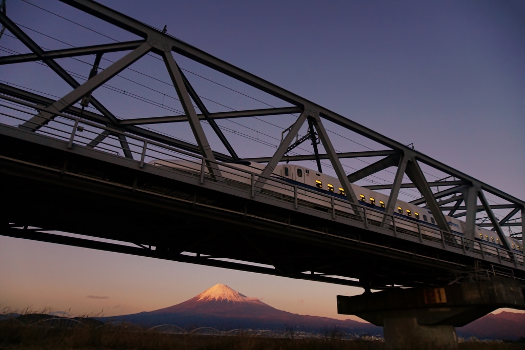 夕暮れ時の富士川橋梁