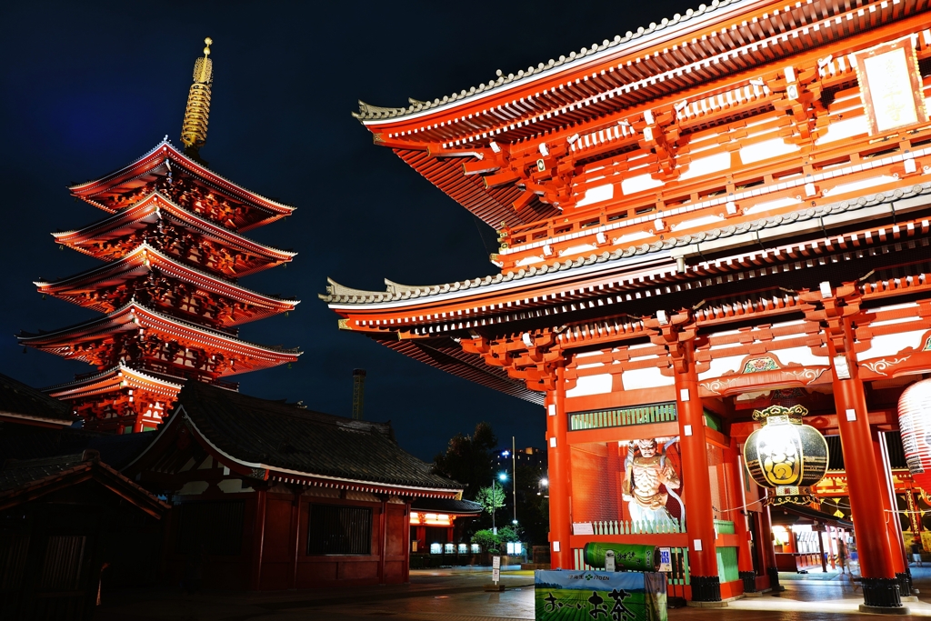 浅草寺のライトアップ