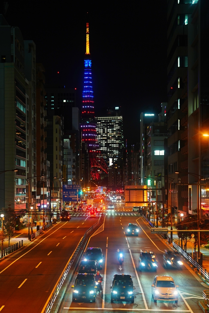星条旗カラーの東京タワー